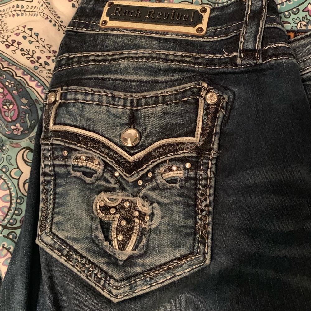 Like new Curvy fit Mid Rise Rock Revival Jeans